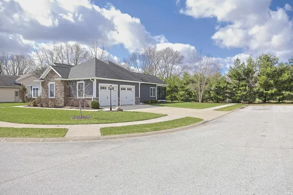 $689,900 | 709 West Shore Drive, Osceola, IN 46561