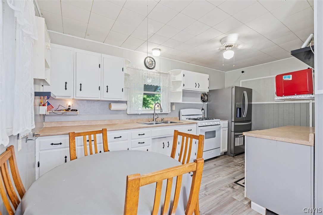322 Sayles Street Oneida, NY 13421 - Photo 6 of 25 Kitchen/dining