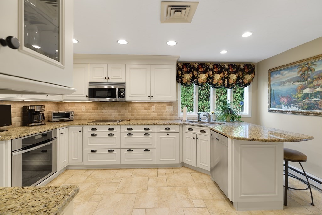 651 Belknap Road Framingham, MA 01701 - Photo 7 of 42 Gallery Image 7