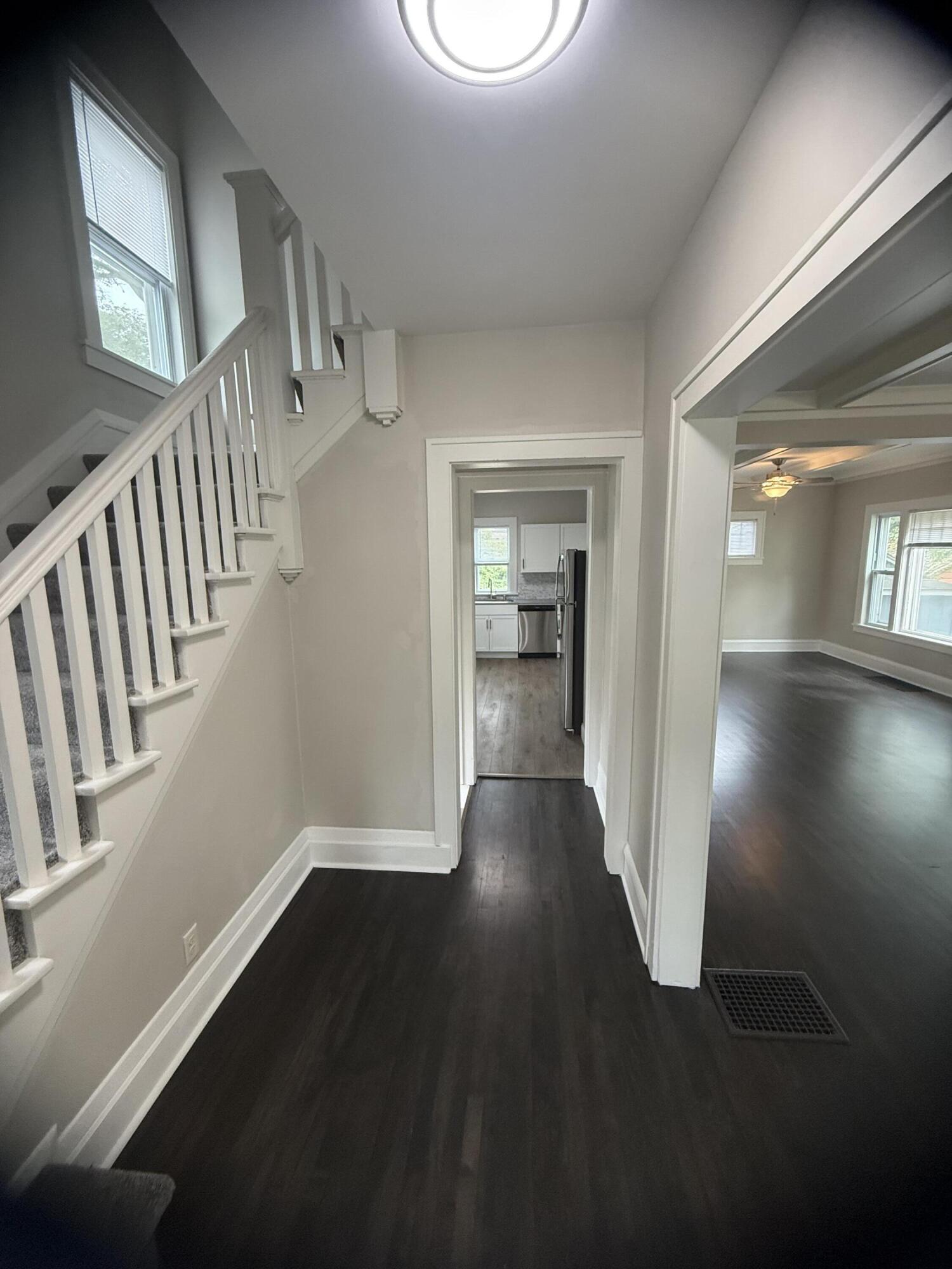 7235 Sheridan Road Kenosha, WI 53143 - Photo 4 of 26 Foyer1