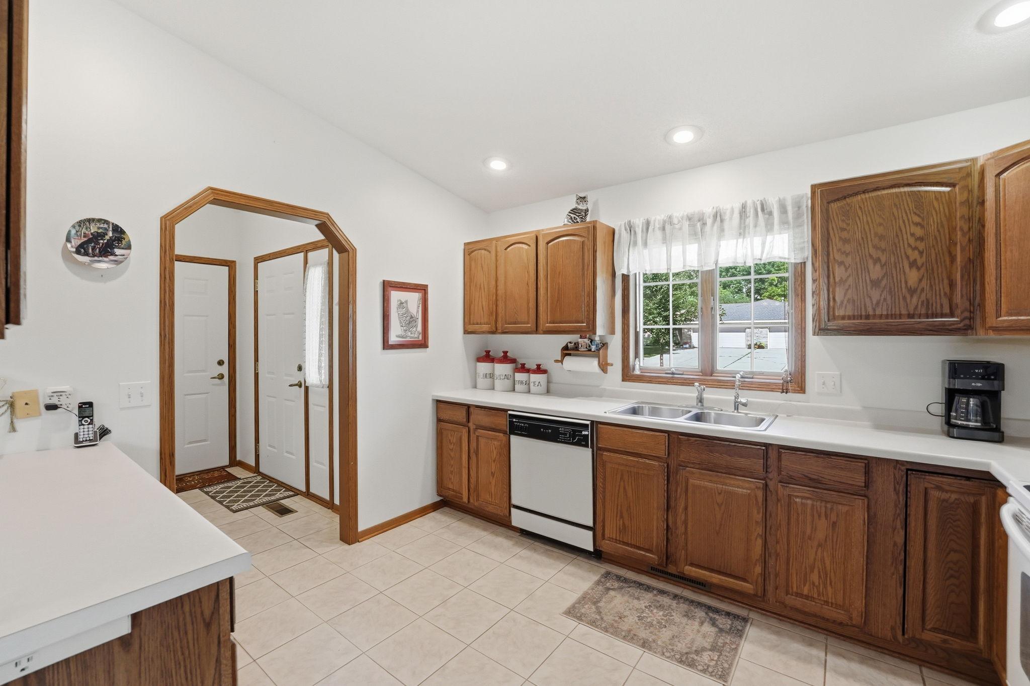 2706 9th Street Southwest Willmar, MN 56201 - Photo 12 of 36