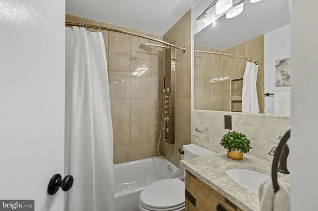 $725,000 | 237 G Street Southwest, Unit 120, Washington, DC 20024