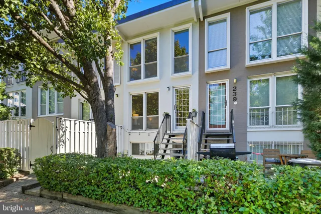 $725,000 | 237 G Street Southwest, Unit 120, Washington, DC 20024