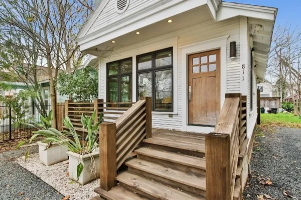 $990,000 | 811 East 23rd Street, Houston, TX 77009