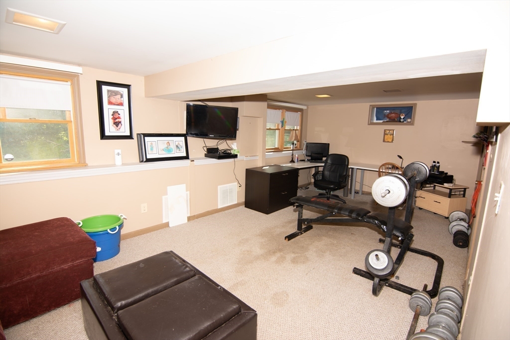 18 Amble Road Chelmsford, MA 01824 - Photo 25 of 42