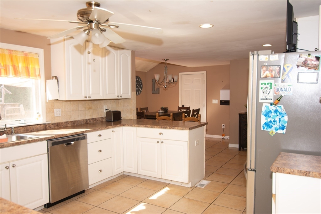 18 Amble Road Chelmsford, MA 01824 - Photo 38 of 42