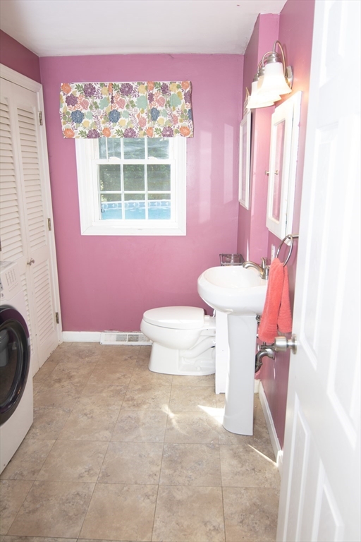 18 Amble Road Chelmsford, MA 01824 - Photo 8 of 42