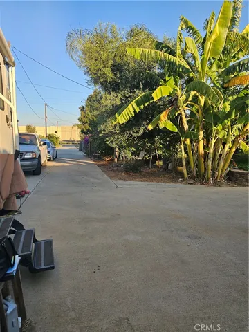 a view of a back yard of the house