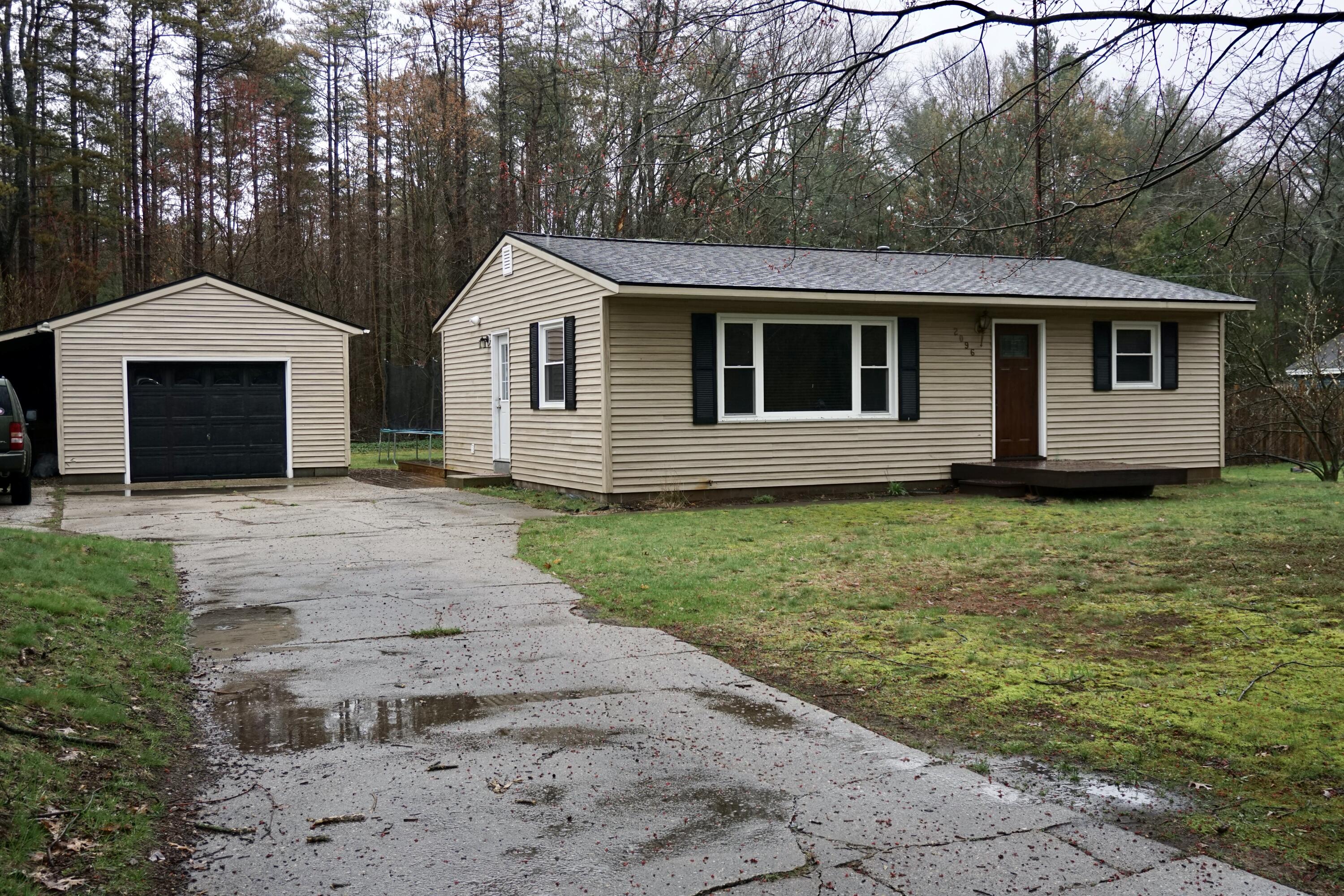 2096 Horton Road Muskegon, MI 49445 - Photo 3 of 28 DSC06083