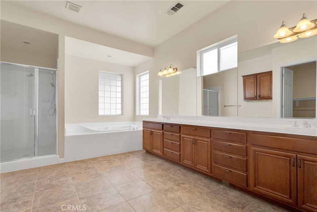 17830 Mana Road Apple Valley, CA 92307 - Photo 25 of 46 a spacious bathroom with a tub sink and mirror