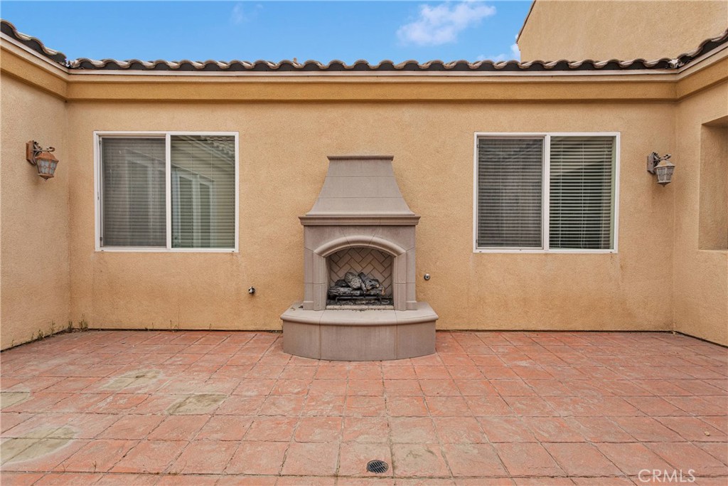 17830 Mana Road Apple Valley, CA 92307 - Photo 38 of 46 an empty room with a fireplace and potted plant