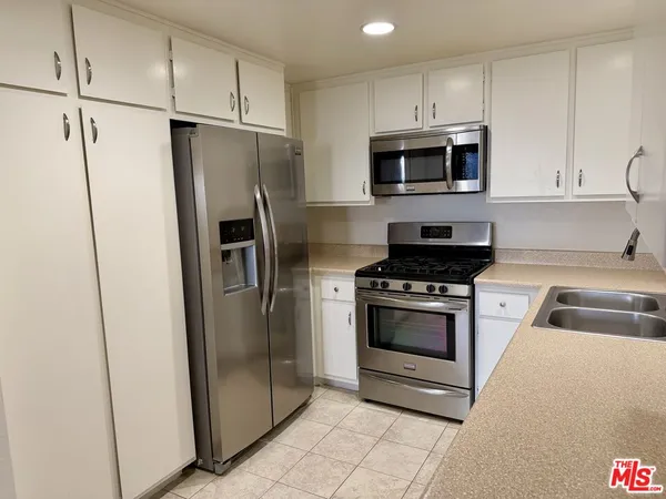 $2,295 | 1348 East Hillcrest Drive, Unit 69, Thousand Oaks, CA 91362