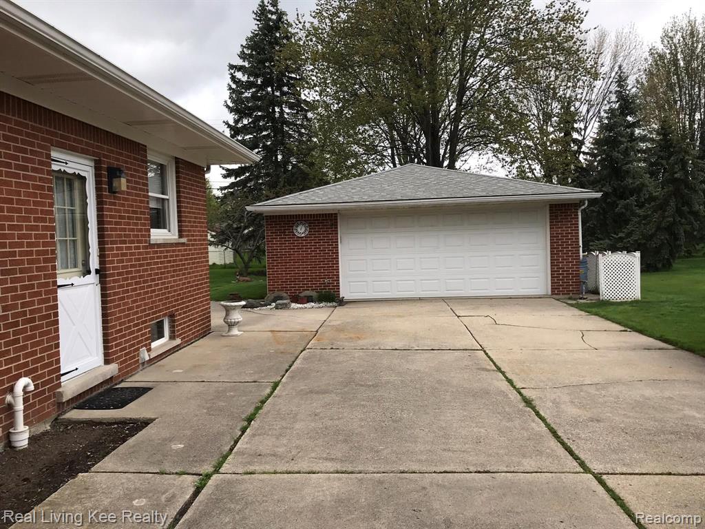 48072 Fuller Road Chesterfield, MI 48051 - Photo 4 of 23