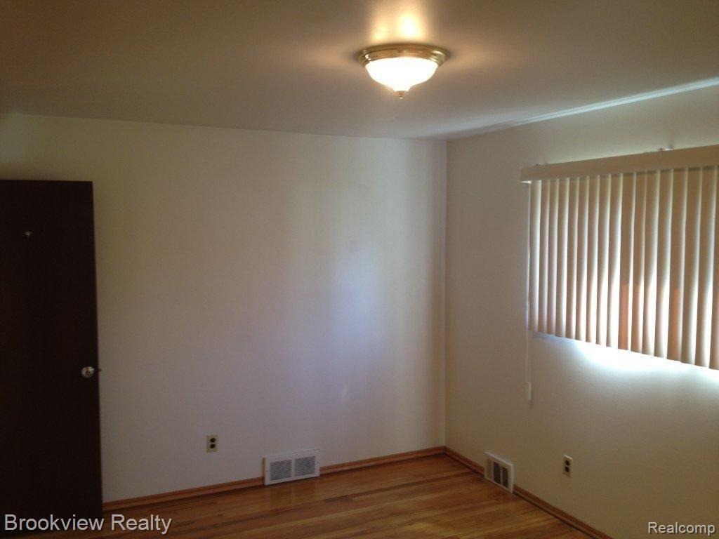 32139 Hayes Road Warren, MI 48088 - Photo 9 of 17 Bedroom