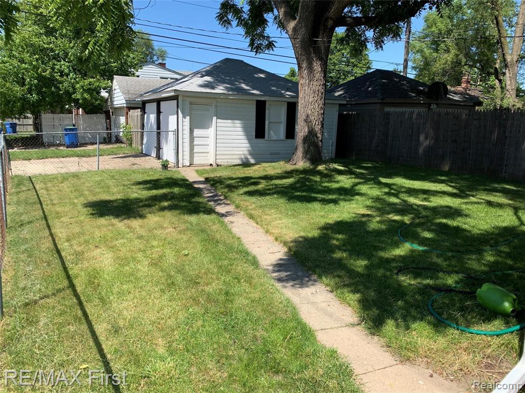 7203 Rivard Avenue Warren, MI 48091 - Photo 3 of 23