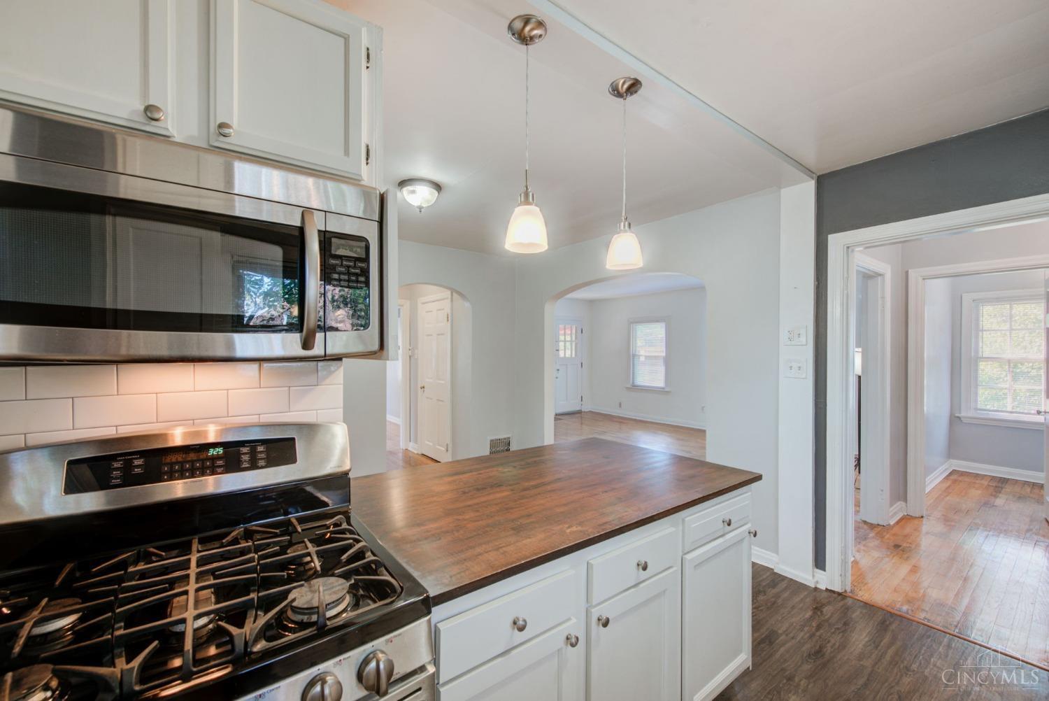 6508 Plainfield Road Silverton, OH 45236 - Photo 10 of 43
