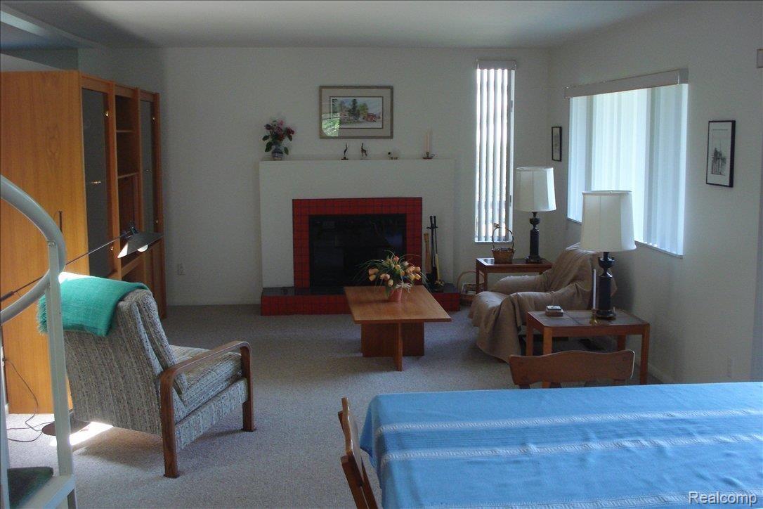 1785 North River Road St. Clair, MI 48079 - Photo 6 of 12 Living Room