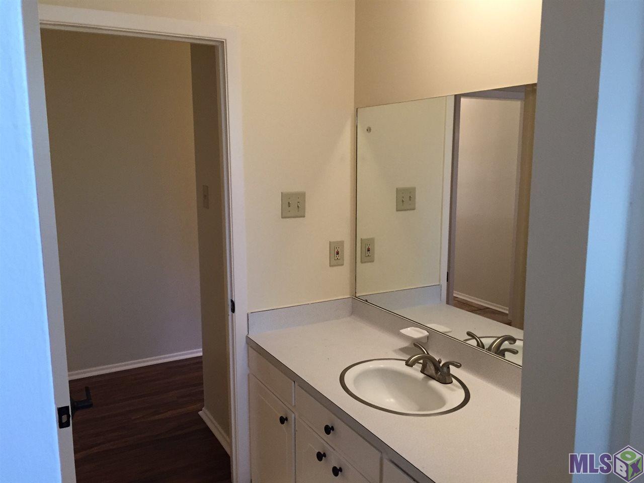10460 Ridgely Drive Baton Rouge, LA 70809 - Photo 8 of 12 Hall Bathroom