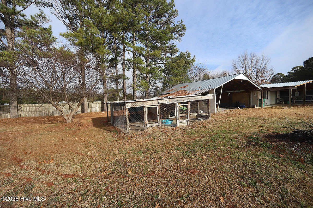 2582 Bakers Chapel Road Smithfield, NC 27577 - Photo 18 of 23 Dog pen