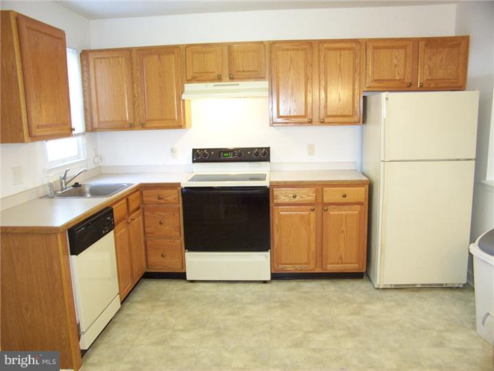3 East Village Road, Unit WTCHPL Newark, DE 19713 - Photo 2 of 9 Kitchen