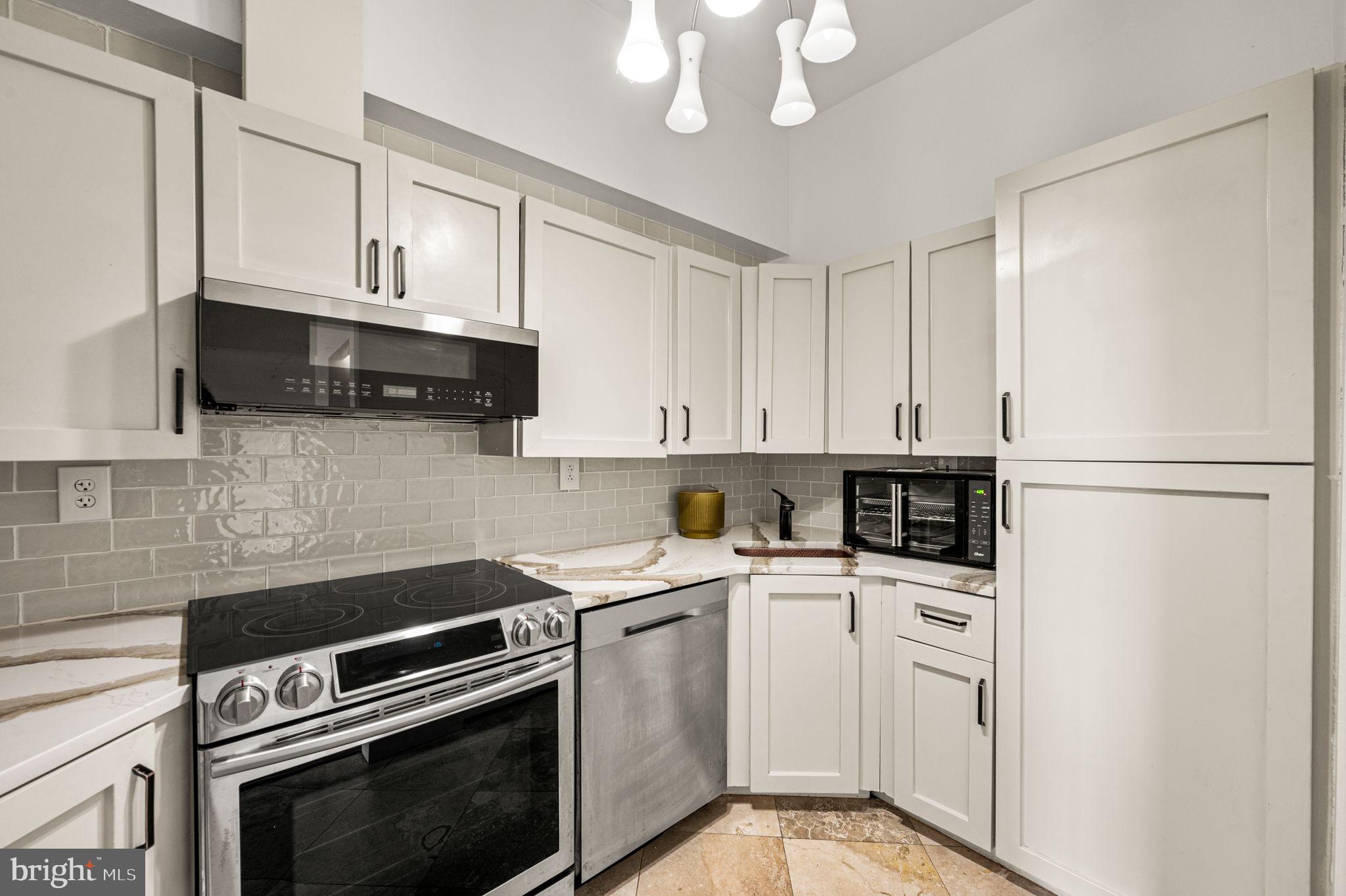 3 North Christopher Columbus Boulevard, Unit PL269 Philadelphia, PA 19106 - Photo 3 of 33