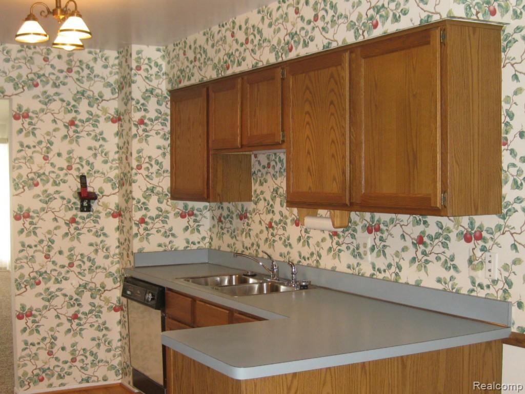 519 Tennyson, Unit 23 Rochester Hills, MI 48307 - Photo 8 of 33