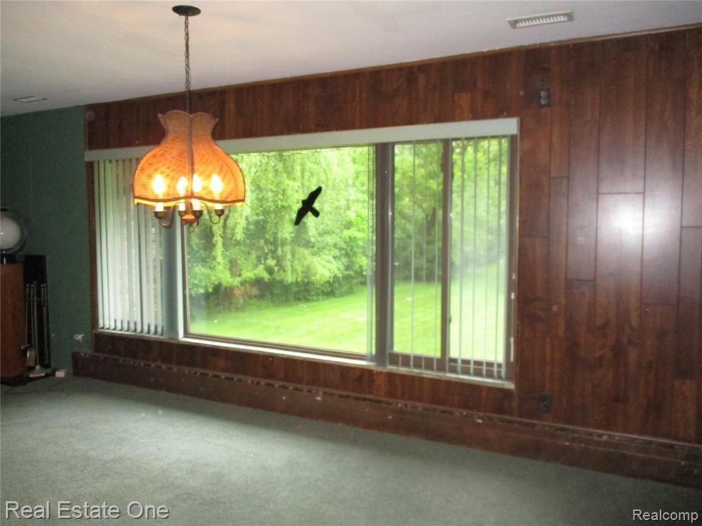 28642 Rollcrest Road Farmington Hills, MI 48334 - Photo 14 of 53