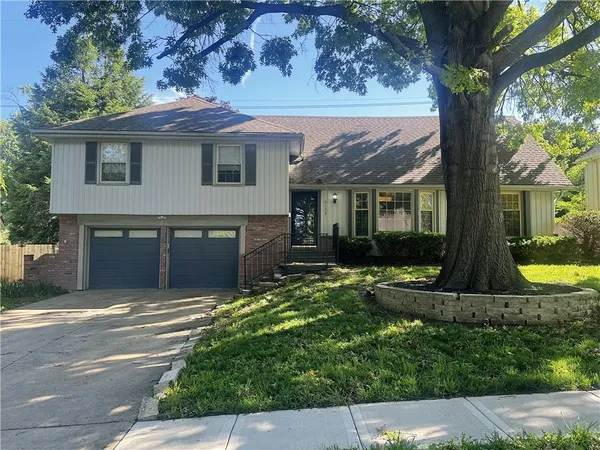 $399,000 | 9102 West 81st Terrace, Overland Park, KS 66204