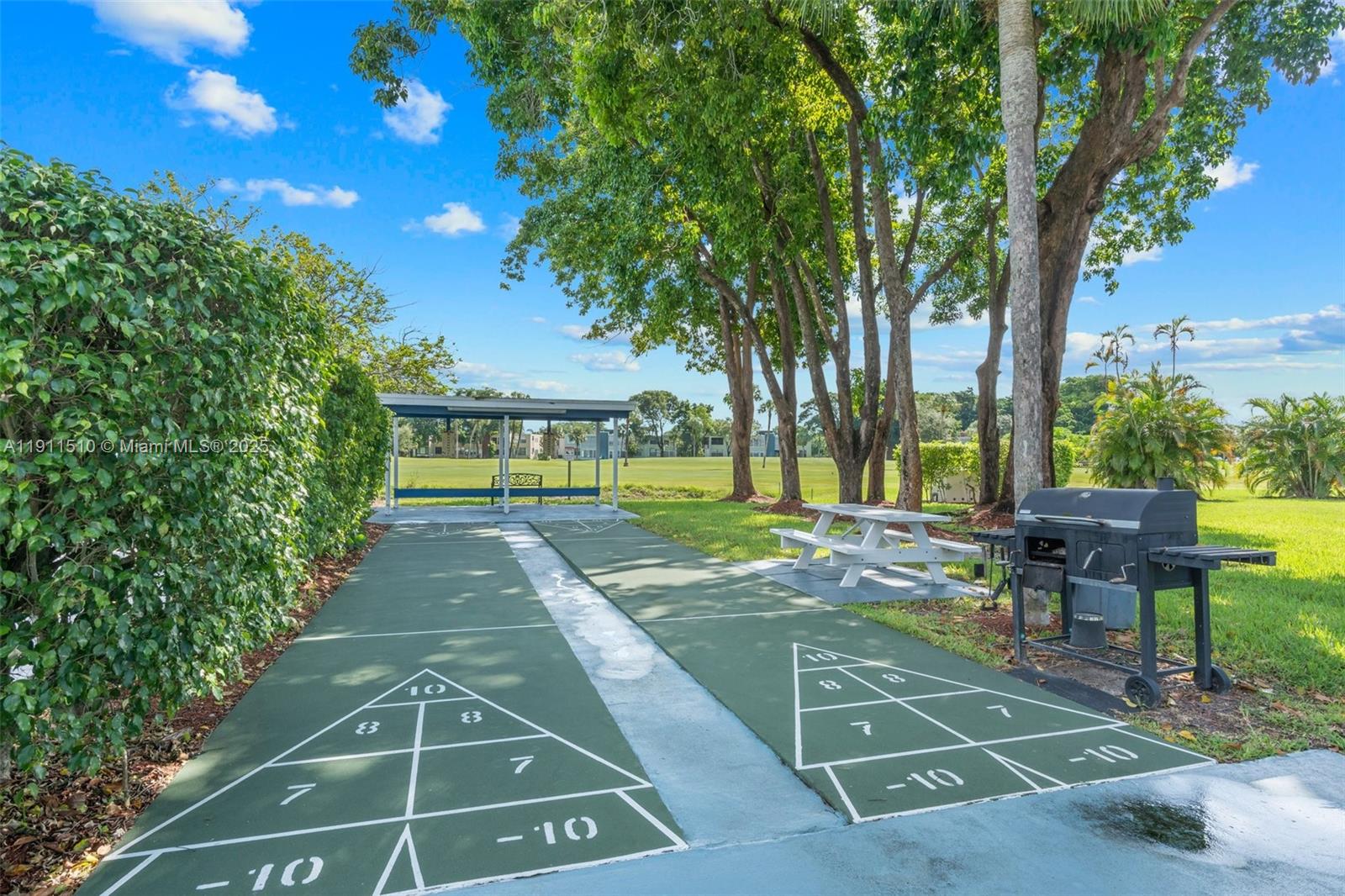 7640 Northwest 18th Street, Unit 301 Margate, FL 33063 - Photo 26 of 35 a view of a basketball court
