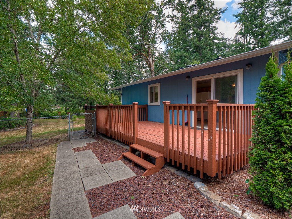 985 Tipsoo Loop North Rainier, WA 98576 - Photo 4 of 21 Gallery Image 4
