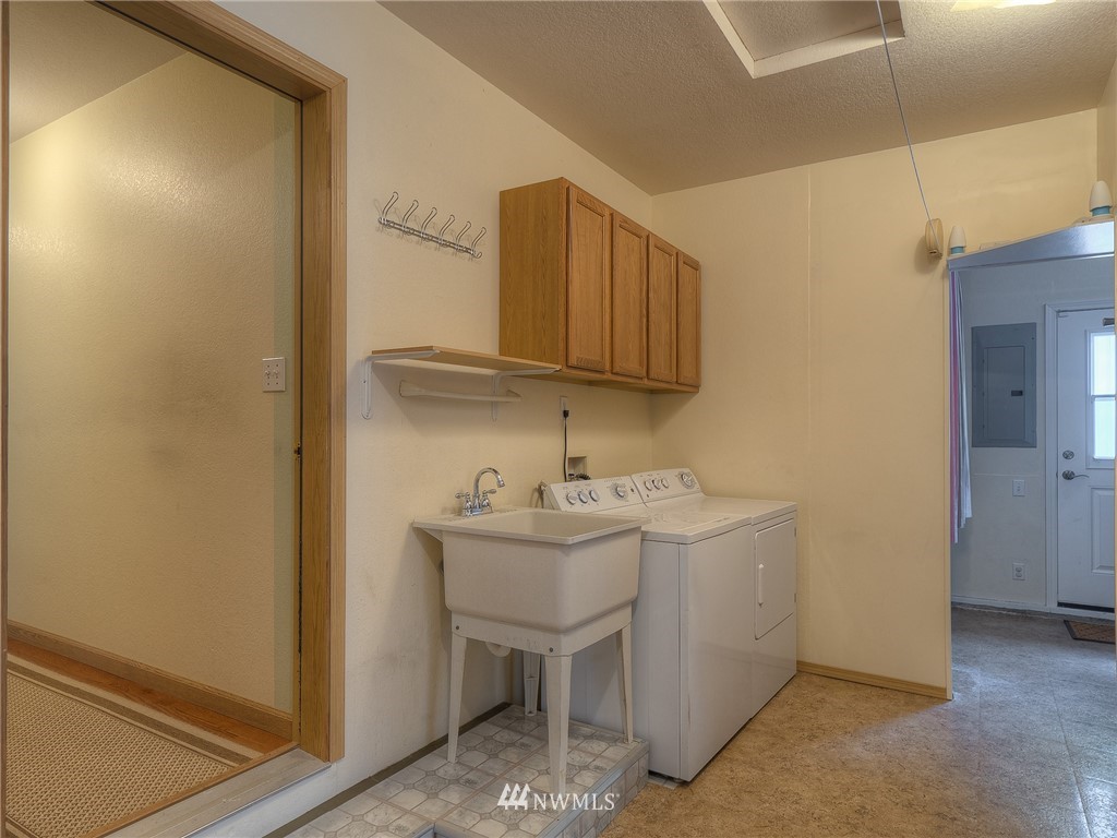 985 Tipsoo Loop North Rainier, WA 98576 - Photo 10 of 21 Gallery Image 10