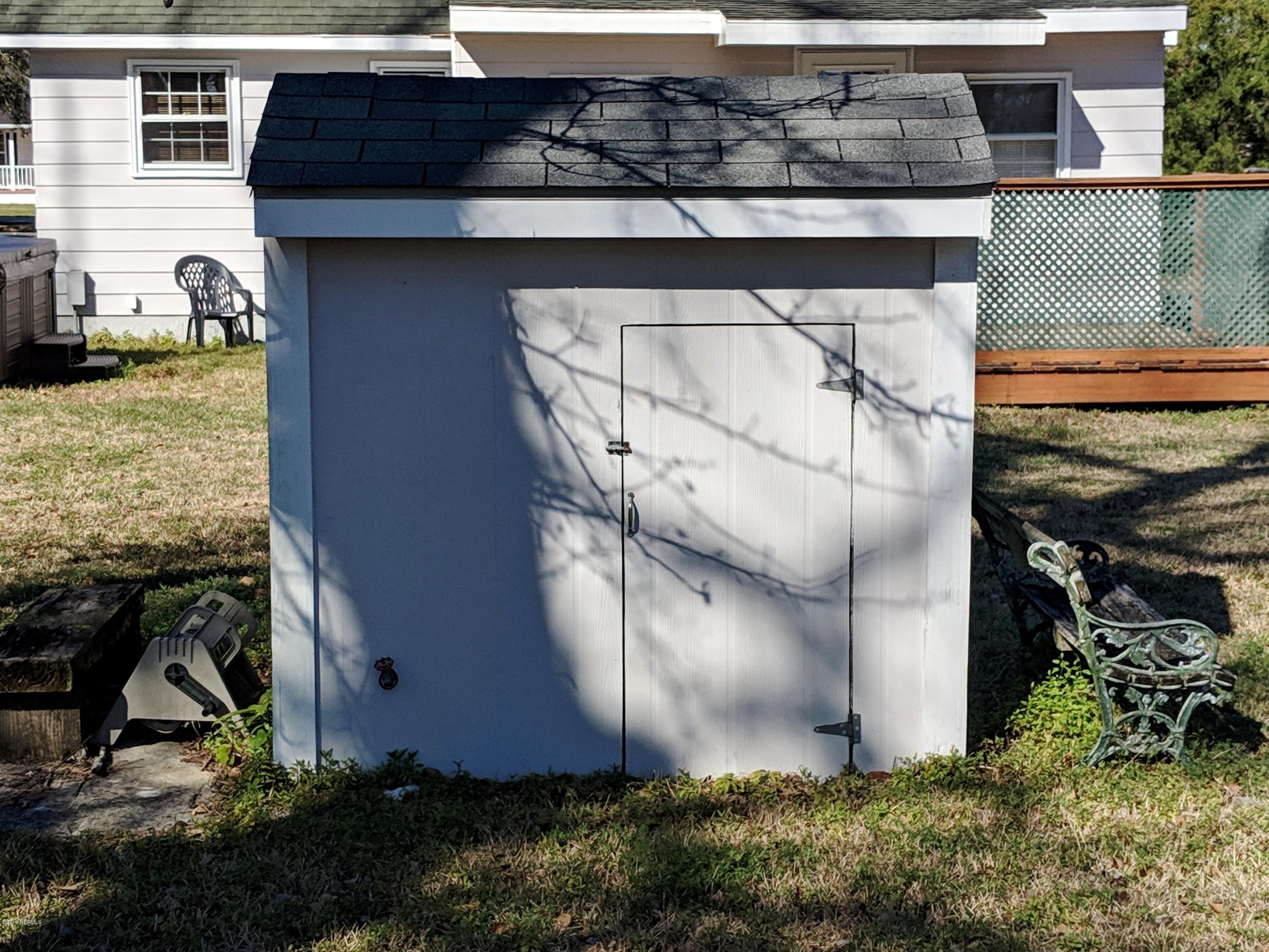 2628 Mayberry Loop Road Morehead City, NC 28557 - Photo 10 of 35 Well House