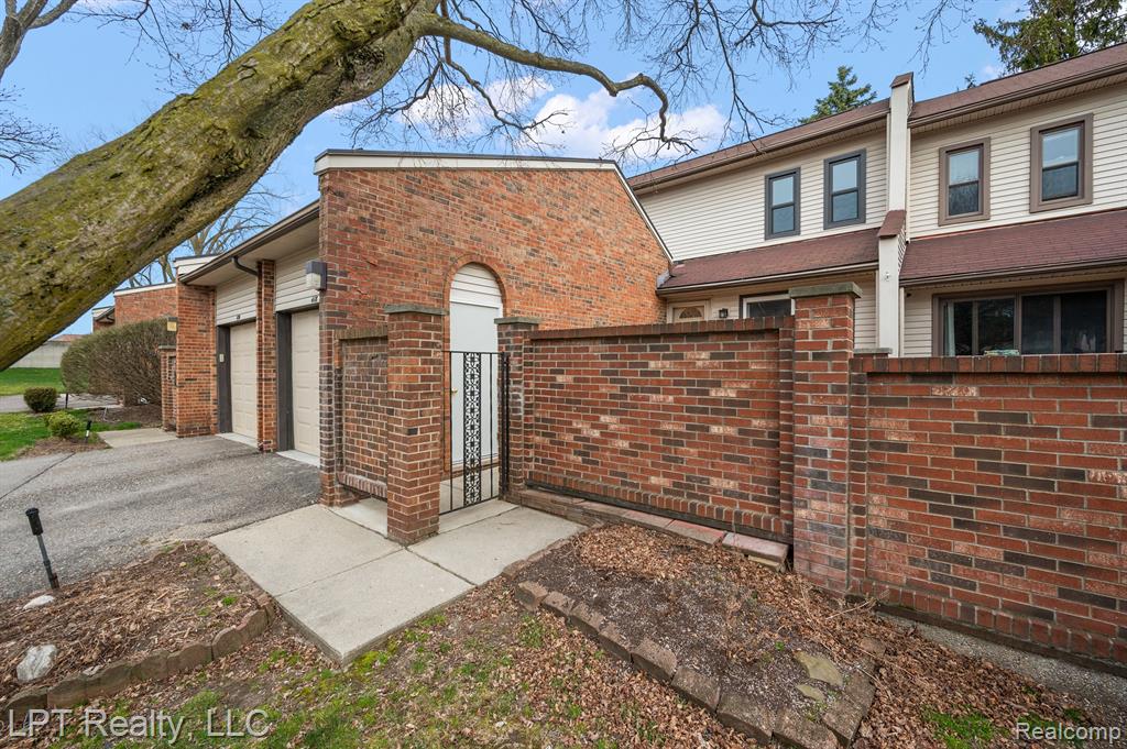 418 Willow Grove Lane Rochester Hills, MI 48307 - Photo 4 of 42