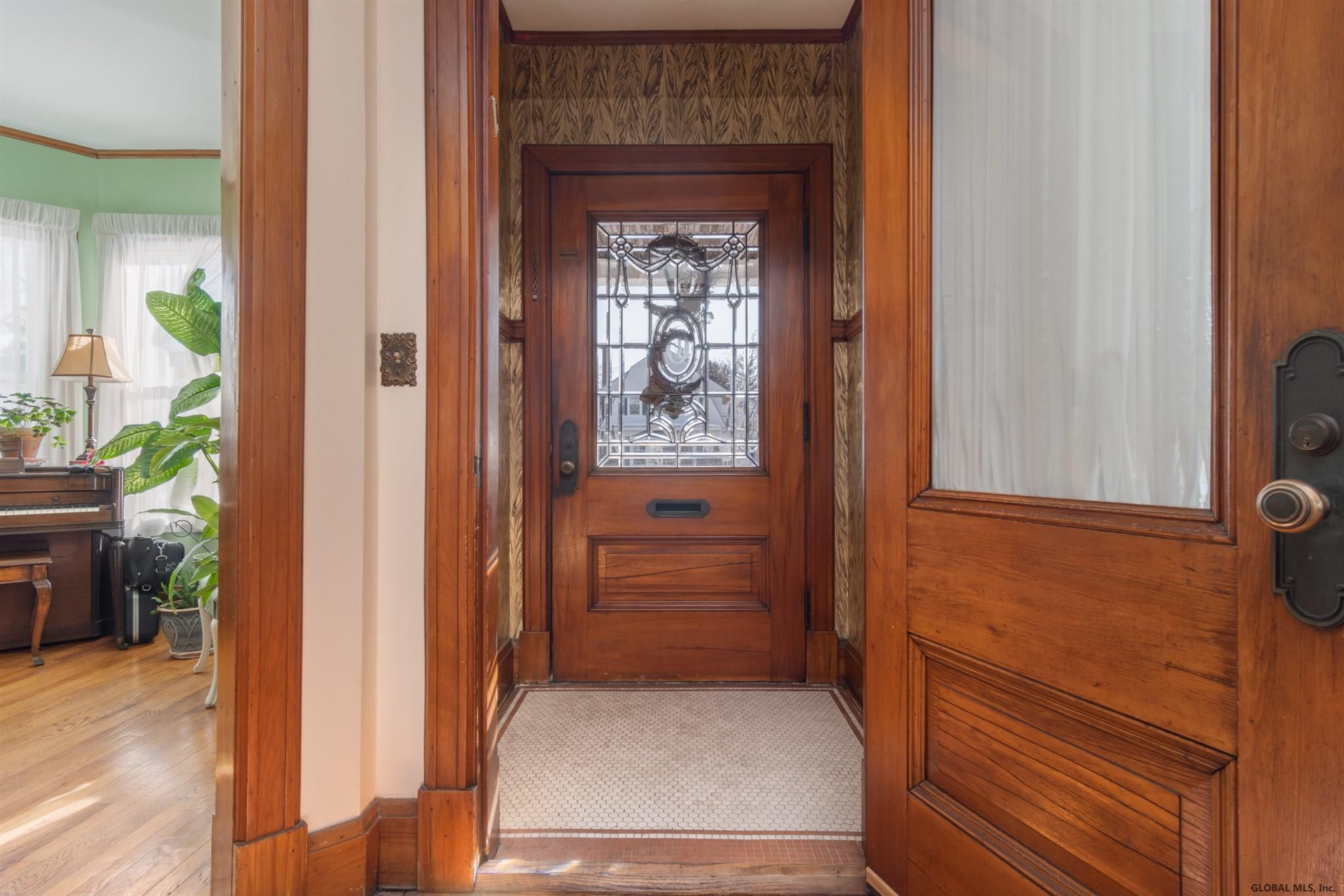831 Wright Avenue Schenectady, NY 12309 - Photo 3 of 29 Photo 4