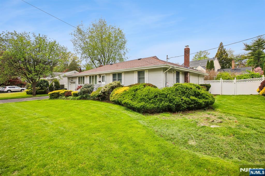 82 Seminary Street Bergenfield, NJ 07621 - Photo 2 of 29