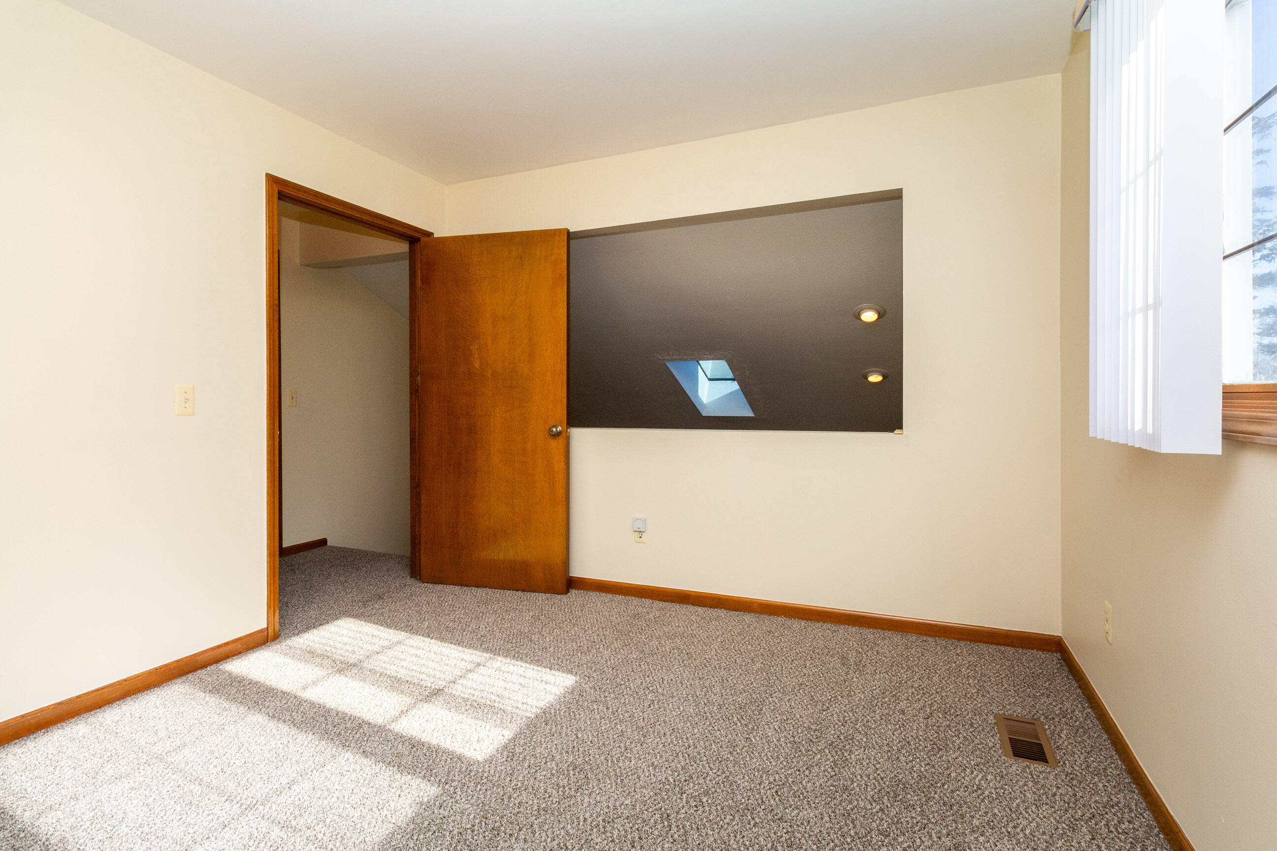635 South Crooks Road Clawson, MI 48017 - Photo 22 of 35 interior(15)