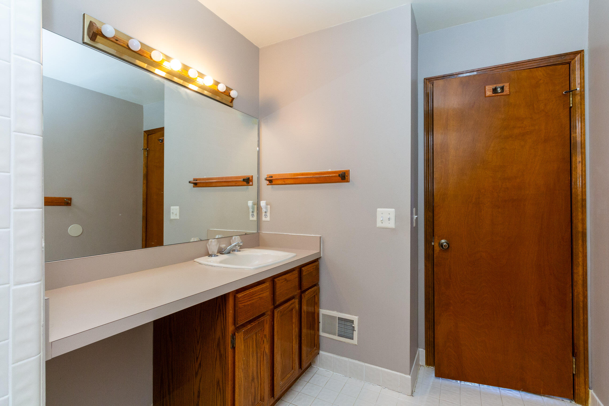 635 South Crooks Road Clawson, MI 48017 - Photo 30 of 35 interior(23)