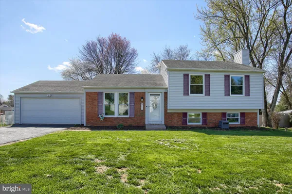 $359,900 | 915 Derbyshire Avenue, Mechanicsburg, PA 17055
