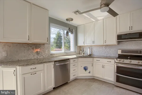$359,900 | 915 Derbyshire Avenue, Mechanicsburg, PA 17055