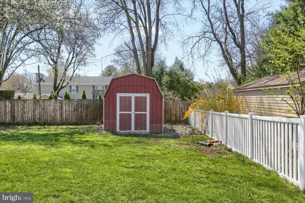 $359,900 | 915 Derbyshire Avenue, Mechanicsburg, PA 17055