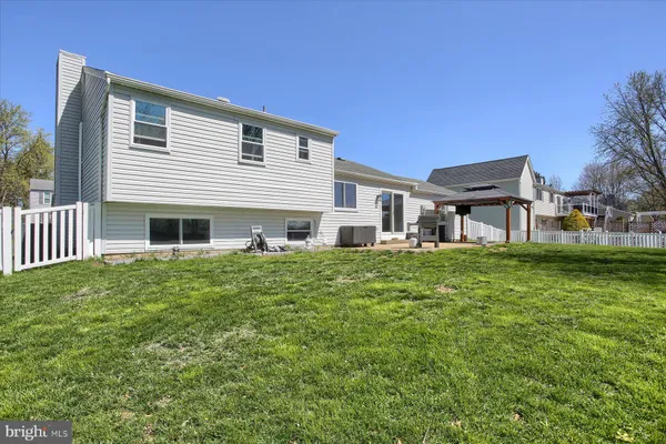 $359,900 | 915 Derbyshire Avenue, Mechanicsburg, PA 17055