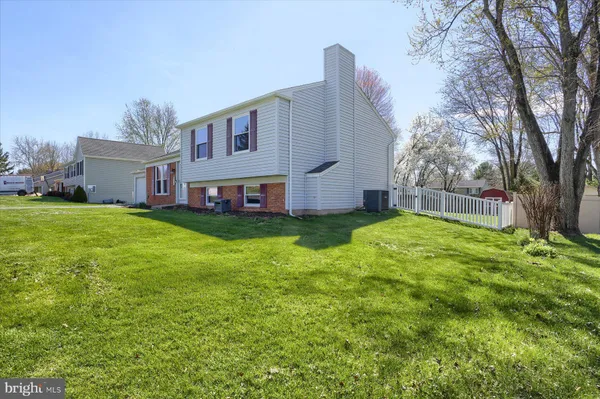 $359,900 | 915 Derbyshire Avenue, Mechanicsburg, PA 17055