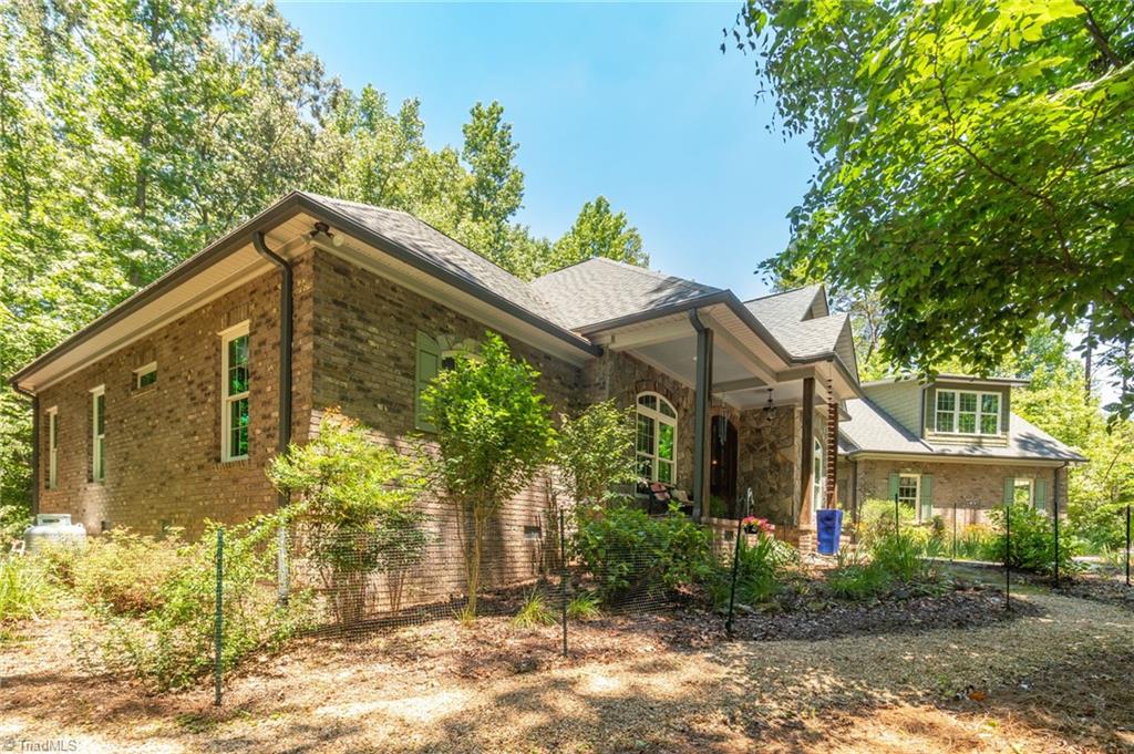 3108 Sandy Springs Road Greensboro, NC 27455 - Photo 4 of 50