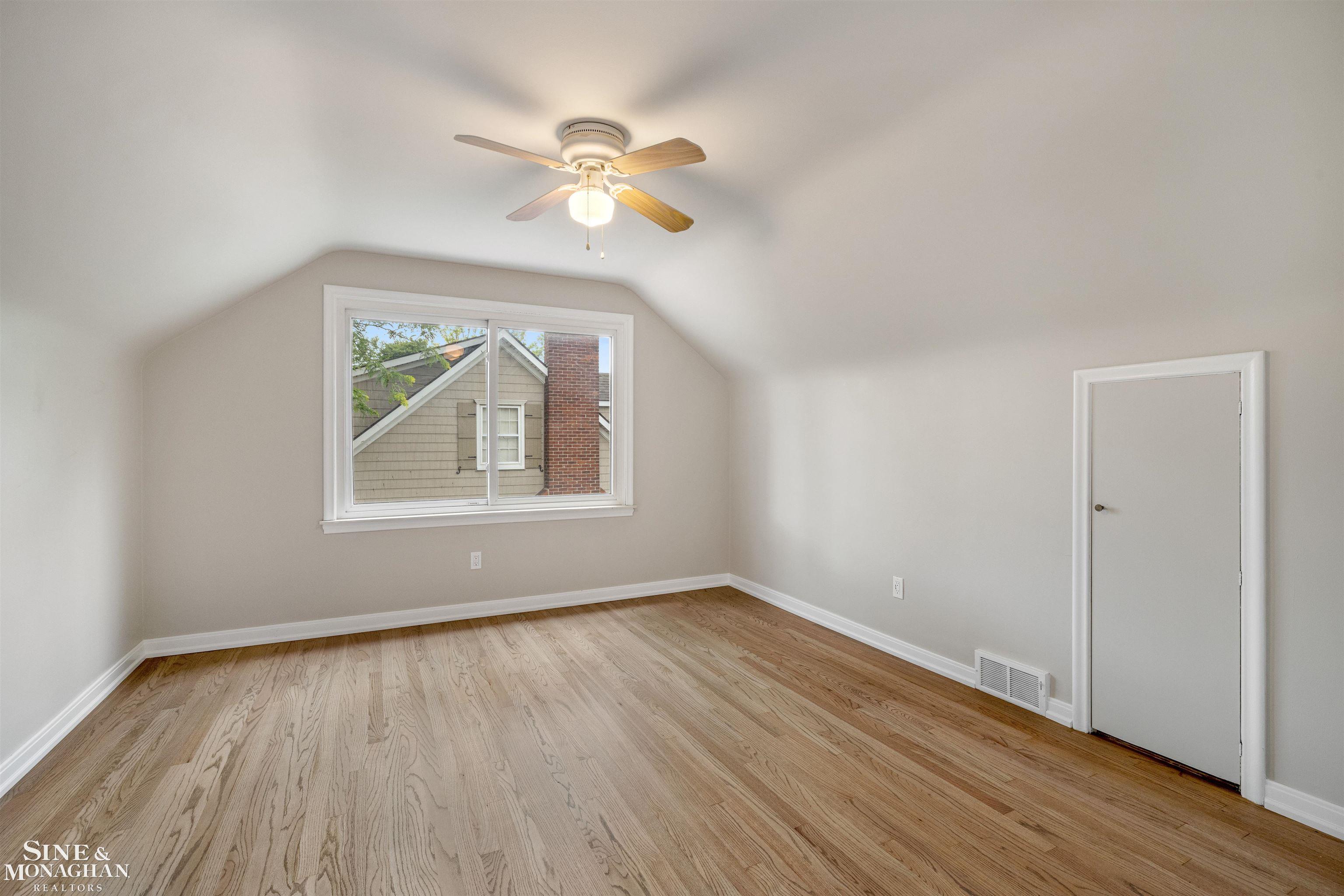581 Hampton Road Grosse Pointe Woods, MI 48236 - Photo 28 of 60