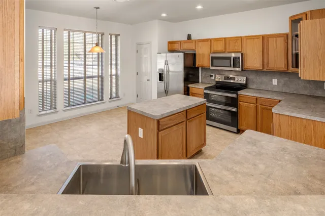 $2,800 | 16023 Arbor Trail, Buda, TX 78610