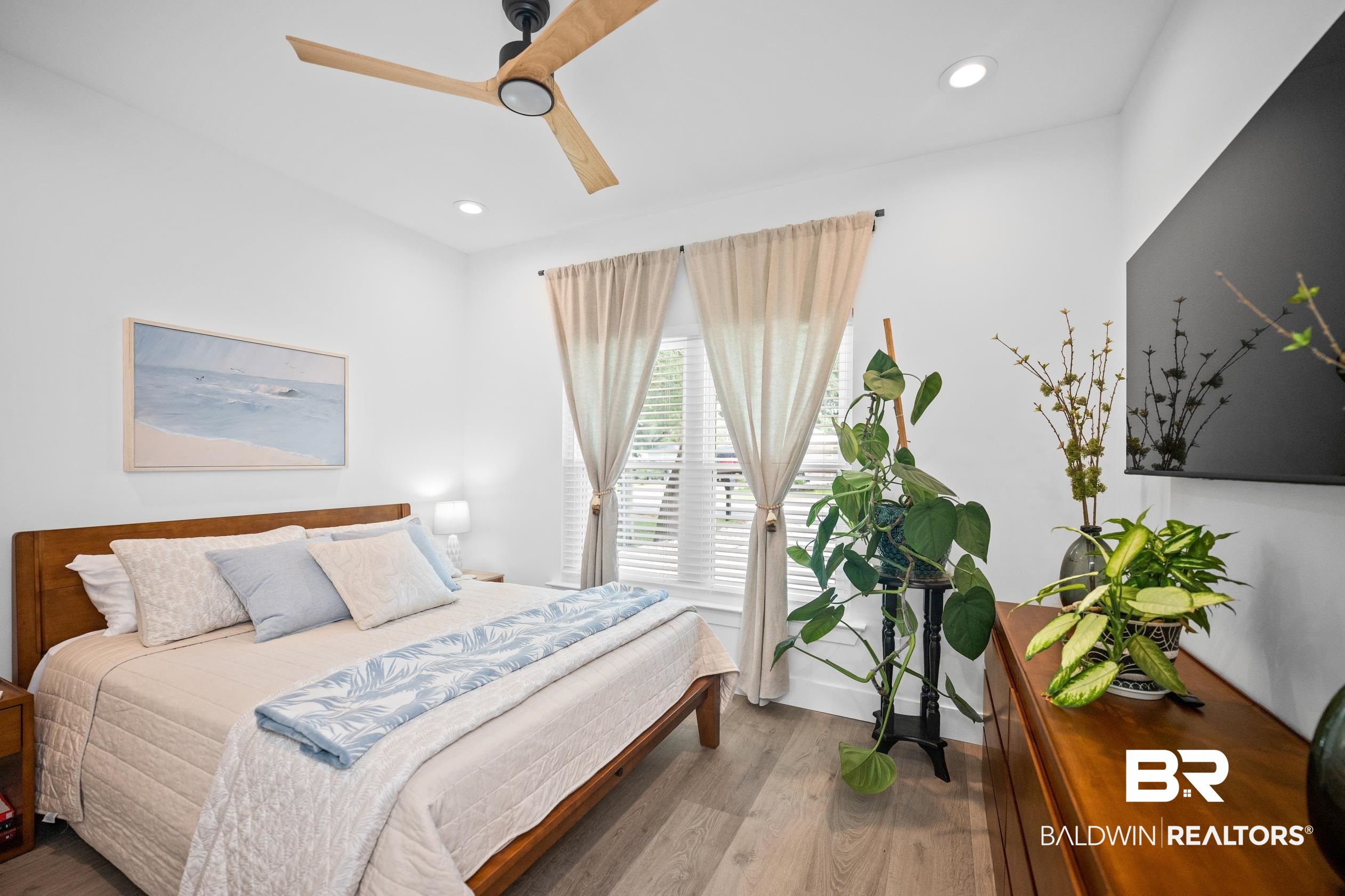 5501 Mobile Avenue Orange Beach, AL 36561 - Photo 18 of 40 Bedroom with wood finished floors, a ceiling fan, and recessed lighting