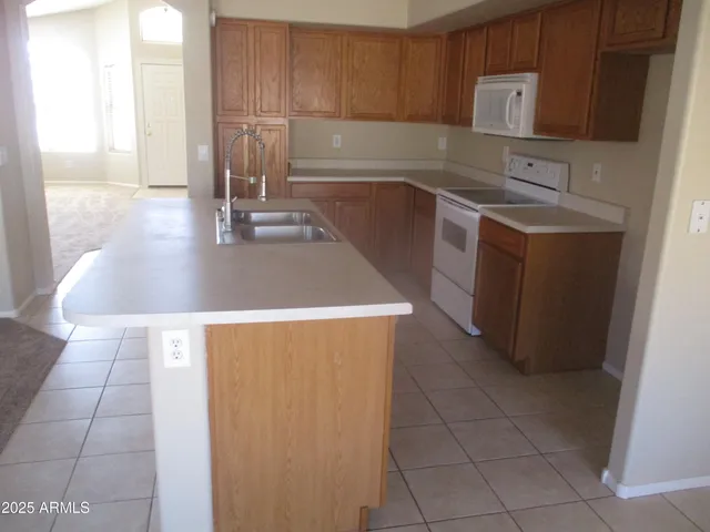 a view of livingroom with furniture