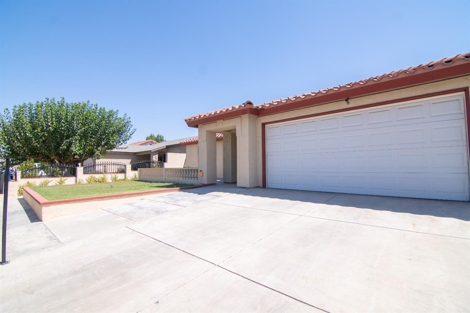 322 Coronado Place Delano, CA 93215 - Photo 2 of 13