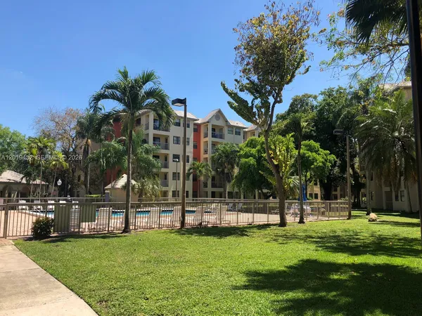 $1,925 | 8245 Lake Drive, Unit 204, Doral, FL 33166