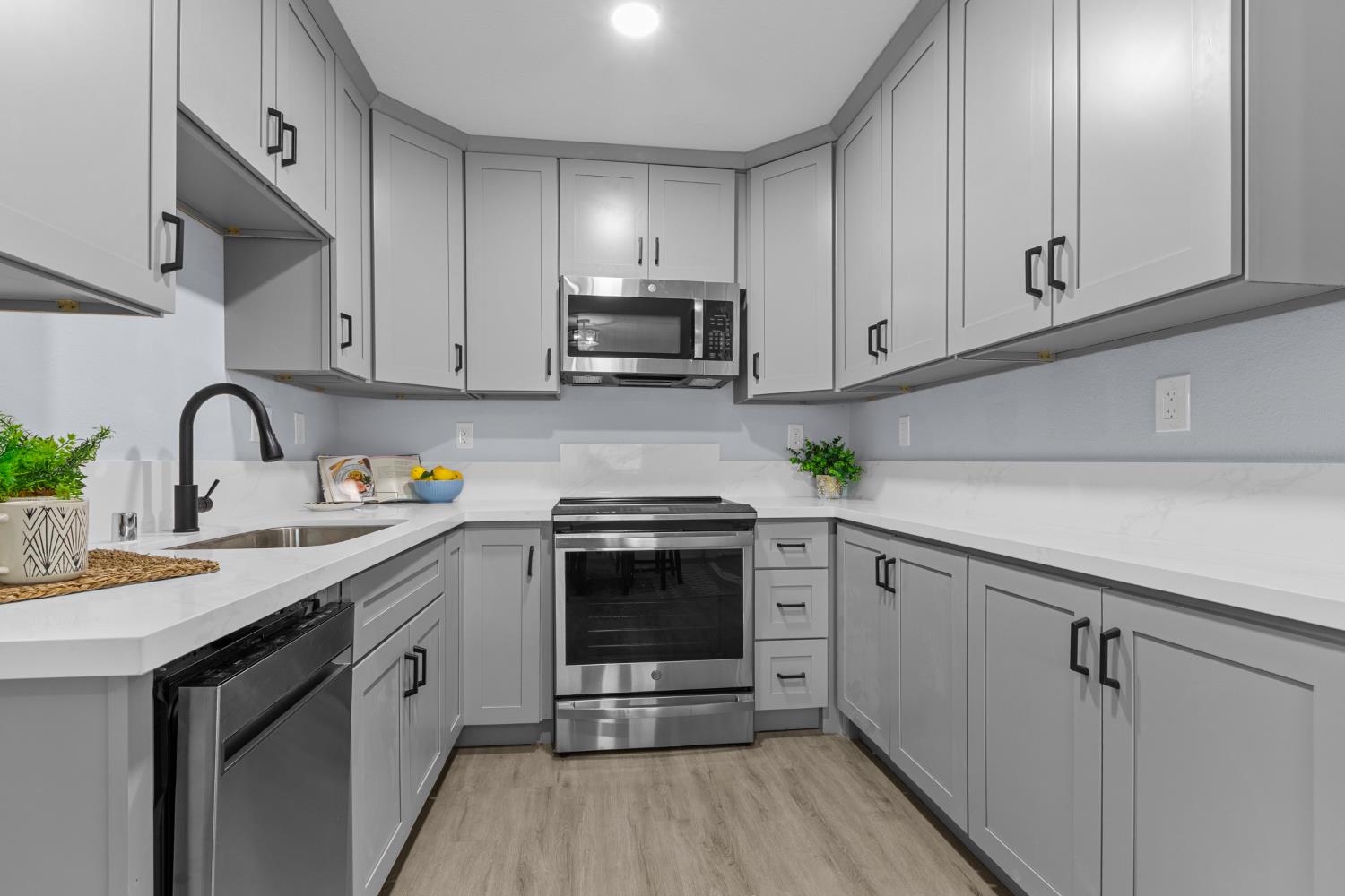 6907 Coronation Court Rio Linda, CA 95673 - Photo 10 of 27